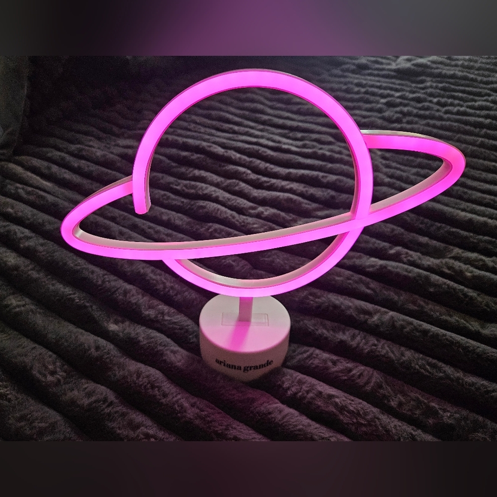 Ariana Grande R.E.M. Saturn Neon Desk Light Cloud Socks 34+35 Mug & Cloud Box - Picture 4 of 14